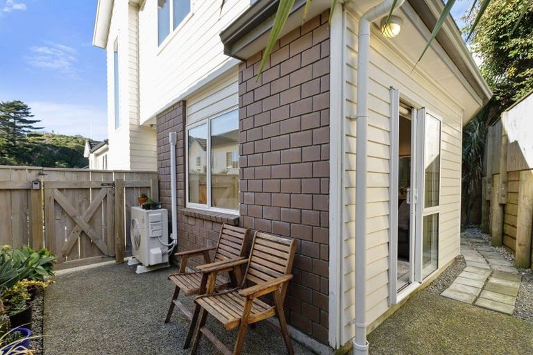 Photo of property in 8/16 Black Rock Road, Newlands, Wellington, 6037