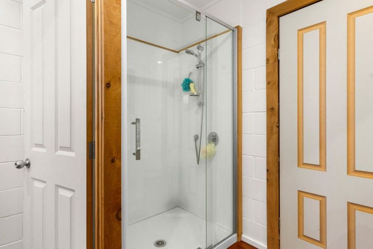 Photo of property in 8 Signal Station Road, Pouto, 0391