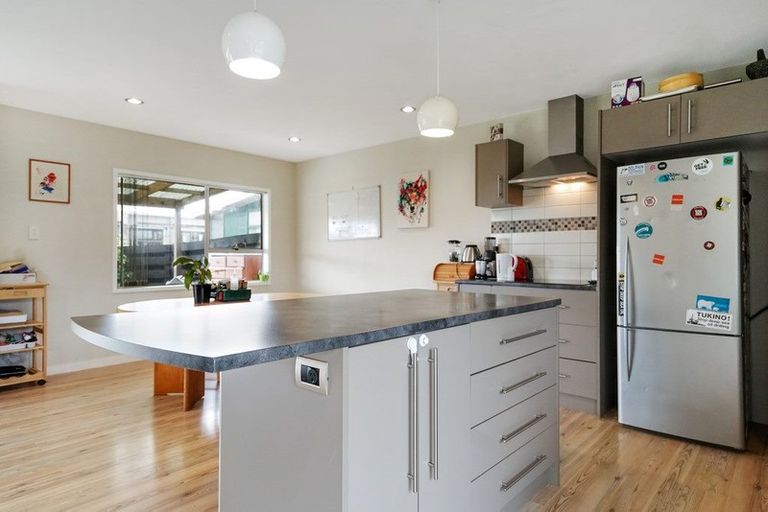 Photo of property in 17a/1 Tawa Road, Te Atatu Peninsula, Auckland, 0610