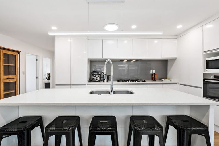 Photo of property in 5 Kahika Grove, Huapai, Kumeu, 0810