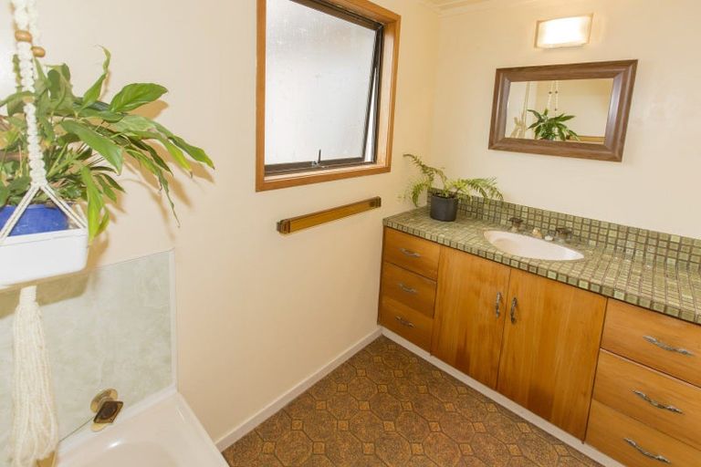 Photo of property in 11 Ripiro Drive, Baylys Beach, Dargaville, 0377