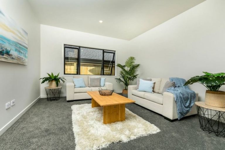 Photo of property in 17 Papa Orchard Drive, Kumeu, 0810
