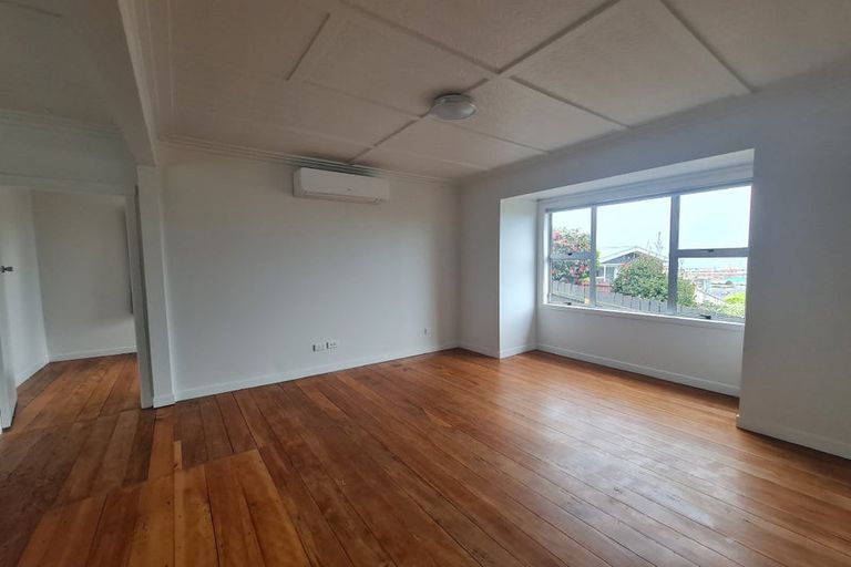 Photo of property in 54 Pioneer Road, Moturoa, New Plymouth, 4310
