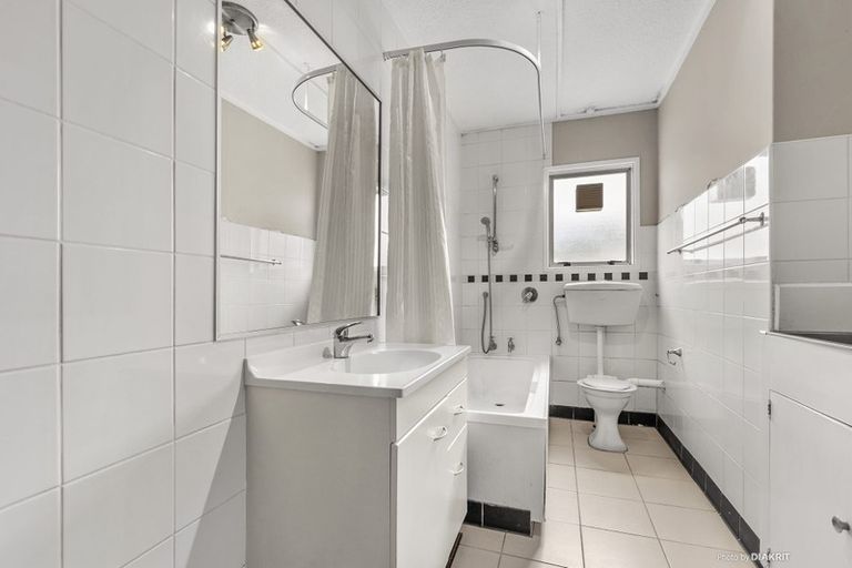 Photo of property in 218u1 Onepu Road, Lyall Bay, Wellington, 6022