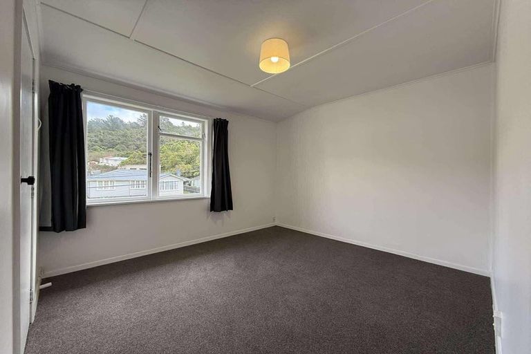 Photo of property in 9 Wainhouse Street, Stokes Valley, Lower Hutt, 5019