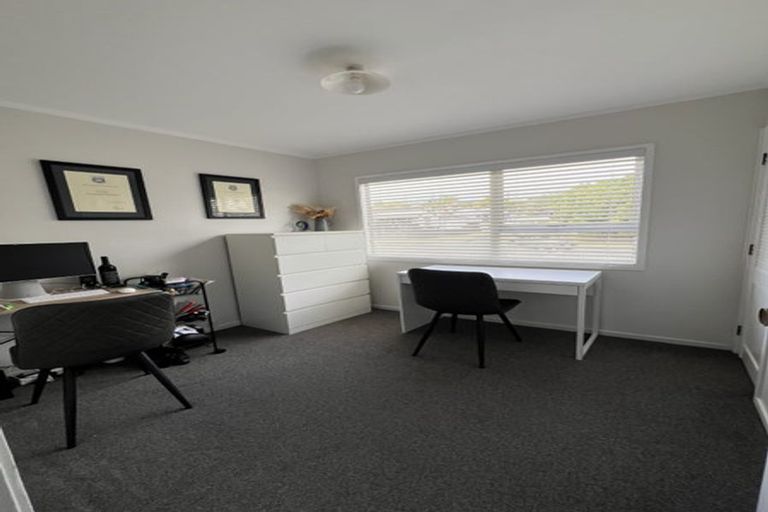 Photo of property in 95 Santiago Crescent, Unsworth Heights, Auckland, 0632