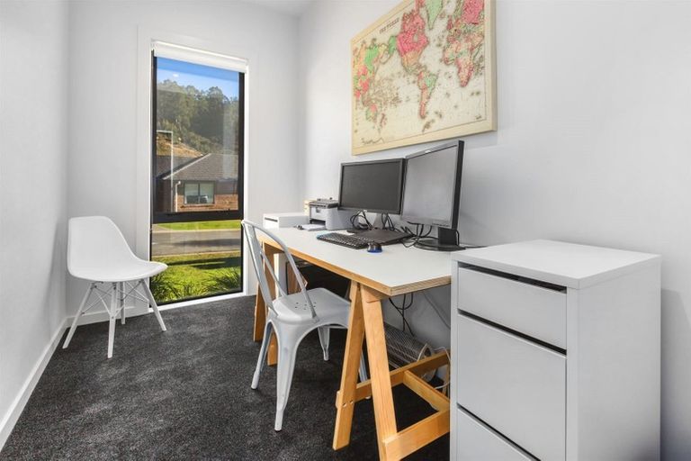 Photo of property in 5 Hull Place, Whitby, Porirua, 5024