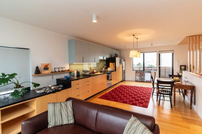 Photo of property in 76 Brougham Street, Mount Victoria, Wellington, 6011