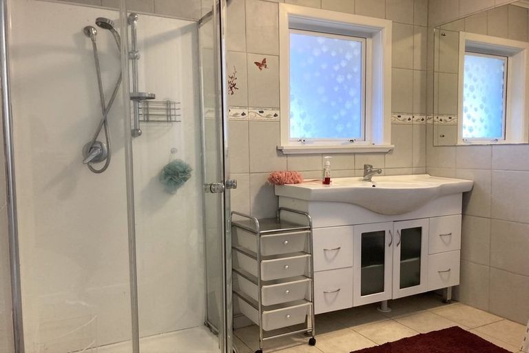 Photo of property in 14 Fairdene Avenue, Henderson, Auckland, 0610