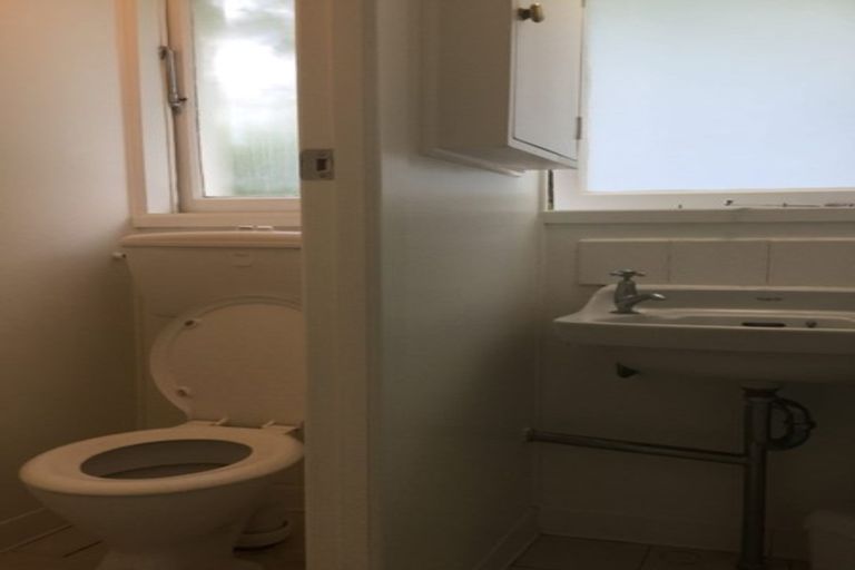 Photo of property in Churchill Flats, 213 The Terrace, Wellington Central, Wellington, 6011