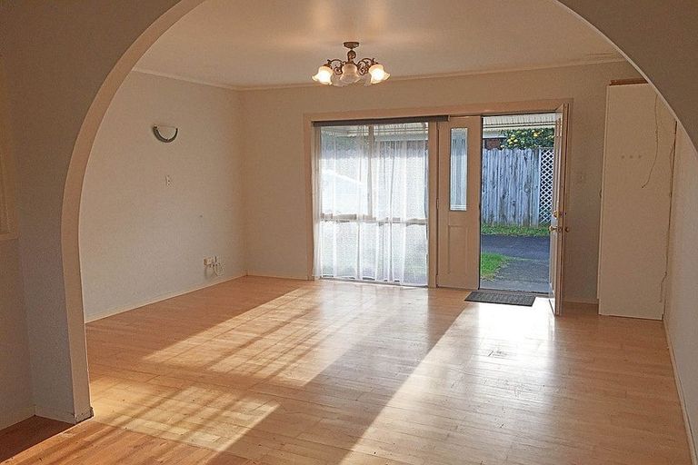 Photo of property in 2/11 Rapallo Place, Farm Cove, Auckland, 2012