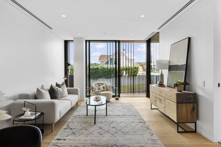 Photo of property in 204/110 Kitchener Road, Milford, Auckland, 0620