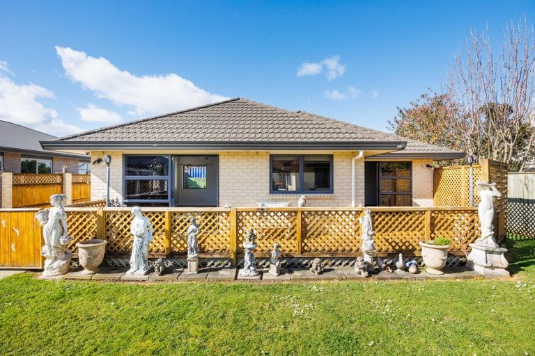 Photo of property in 31-33 Oak Crescent, Ashhurst, 4810