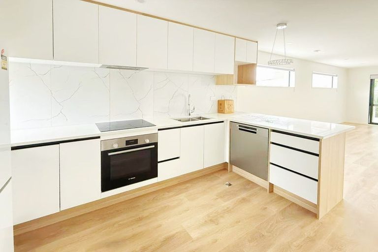 Photo of property in 18a Arrow Road, Forrest Hill, Auckland, 0620