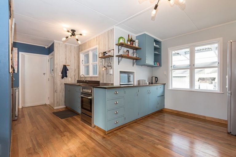 Photo of property in 112 High Street, Waipawa, 4210