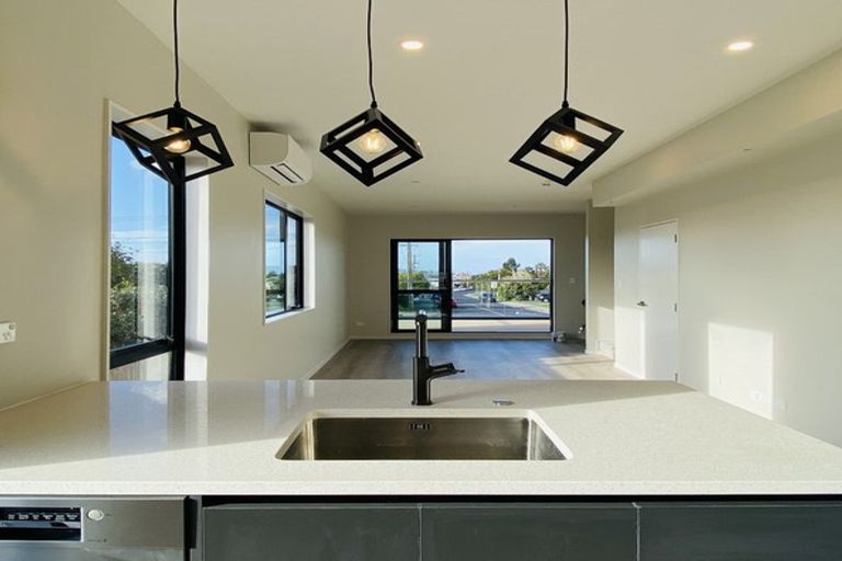 Photo of property in 3/644 Te Atatu Road, Te Atatu Peninsula, Auckland, 0610