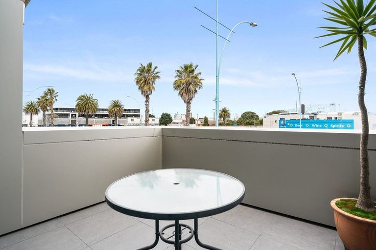 Photo of property in 2/281 Maunganui Road, Mount Maunganui, 3116