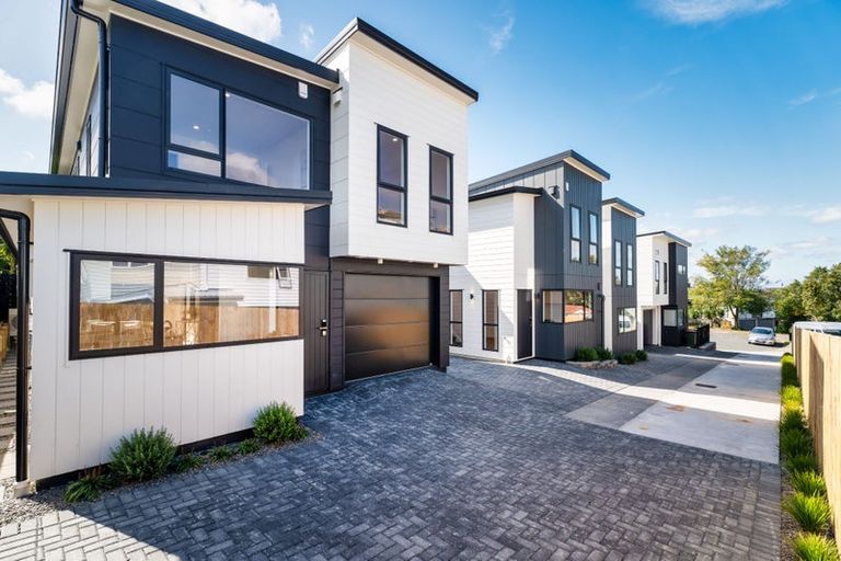 Photo of property in 21c Crosby Road, West Harbour, Auckland, 0618