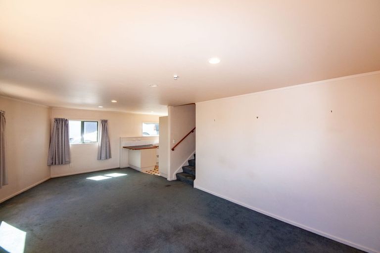 Photo of property in 84a Stewart Drive, Newlands, Wellington, 6037