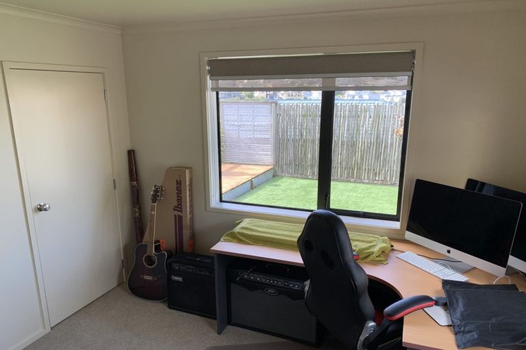 Photo of property in 9 Meharg Place, Fairview Heights, Auckland, 0632