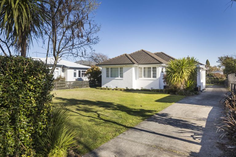 Photo of property in 18 Ake Ake Avenue, Hokowhitu, Palmerston North, 4410