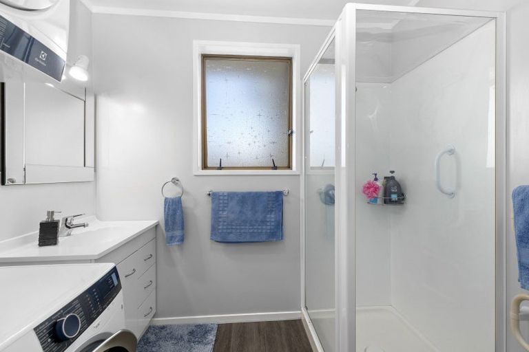 Photo of property in 2/50 Kowhai Avenue, Ebdentown, Upper Hutt, 5018