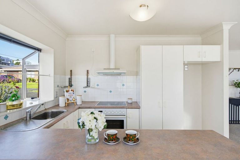 Photo of property in 52 Bodi Place, Te Atatu South, Auckland, 0610