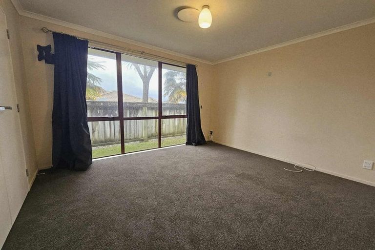 Photo of property in 37 Mcewen Crescent, Riverstone Terraces, Upper Hutt, 5018