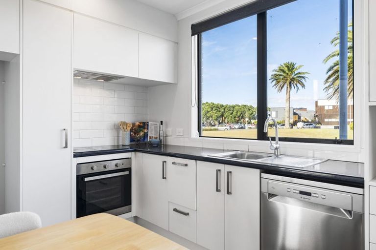 Photo of property in 284 Hobsonville Point Road, Hobsonville, Auckland, 0616