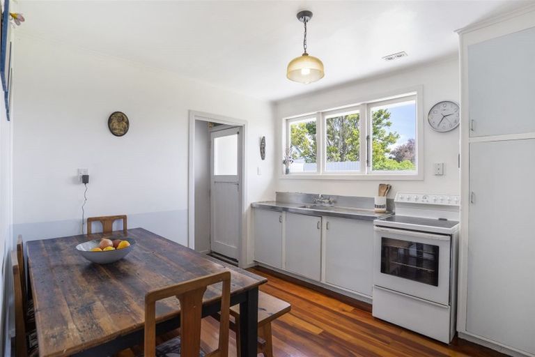 Photo of property in 14 Karamu Street, Te Atatu Peninsula, Auckland, 0610