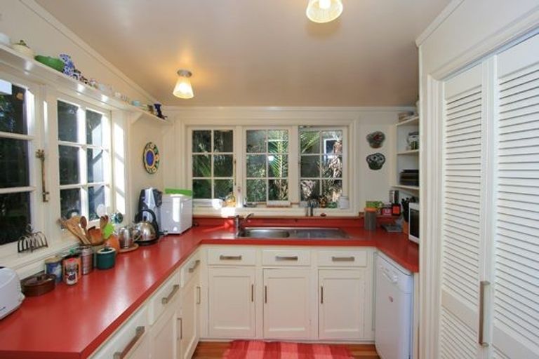 Photo of property in 57 Otitori Bay Road, Titirangi, Auckland, 0604