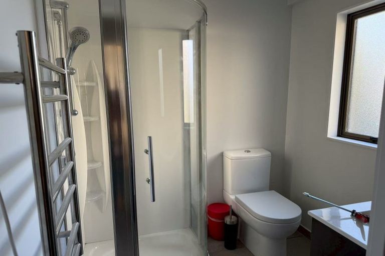 Photo of property in 2/18 Valley Road, Browns Bay, Auckland, 0630