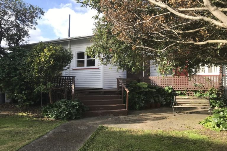 Photo of property in 342 The Parade, Island Bay, Wellington, 6023