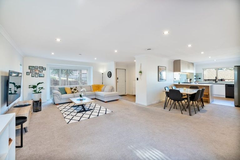 Photo of property in 55 Helleur Road, Massey, Auckland, 0614