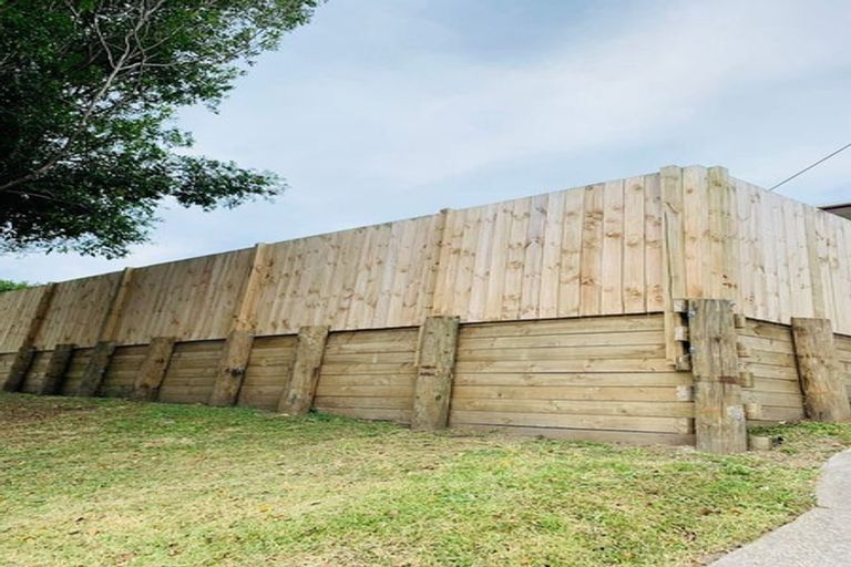 Photo of property in 2/72 Aeroview Drive, Beach Haven, Auckland, 0626