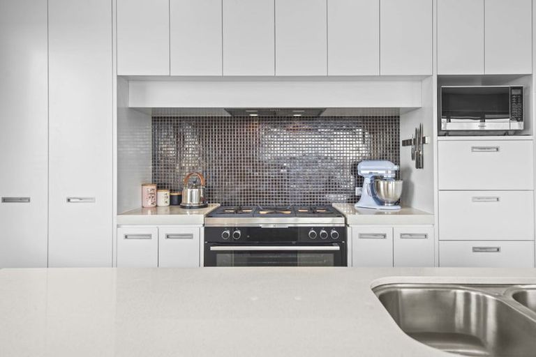 Photo of property in 114 Fairview Avenue, Fairview Heights, Auckland, 0632