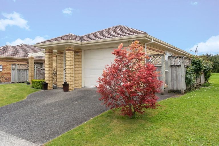 Photo of property in 39 Sovereign Isle Lane, Rototuna, Hamilton, 3210
