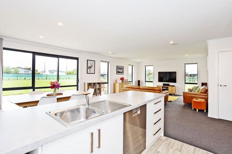 Photo of property in 83 Watt Road, Otatara, Invercargill, 9879