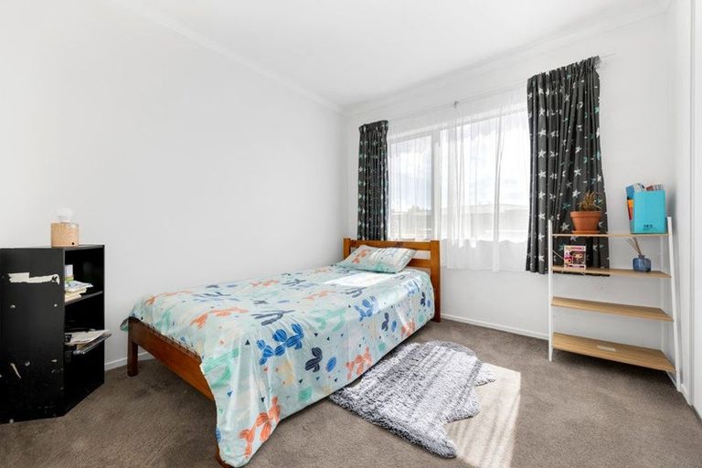 Photo of property in 9 Whareatua Avenue, Takanini, 2112