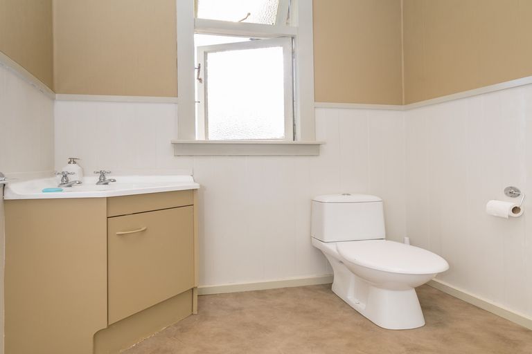 Photo of property in 43 Copinsha Street, Palmerston, 9430