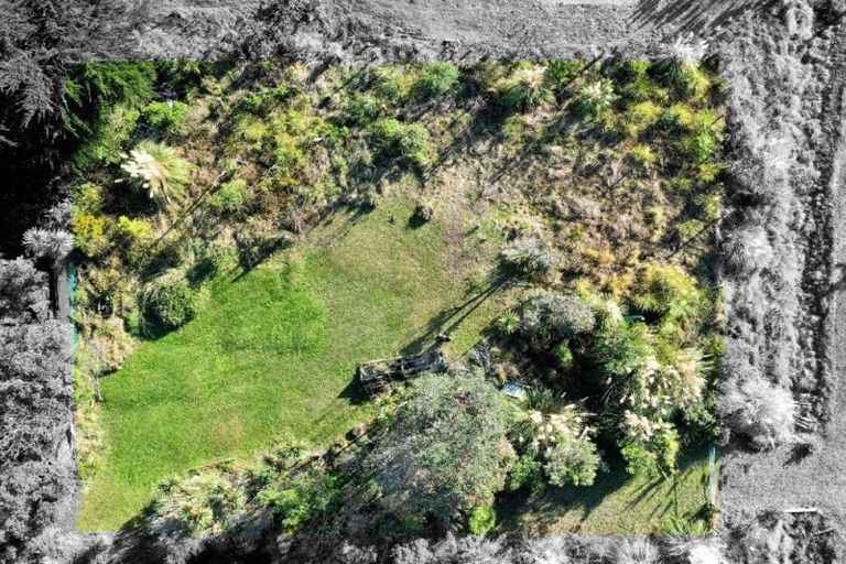 Photo of property in 10 Hokio Road, Hokio Beach, Levin, 5571