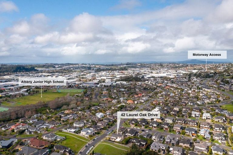 Photo of property in 42 Laurel Oak Drive, Schnapper Rock, Auckland, 0632