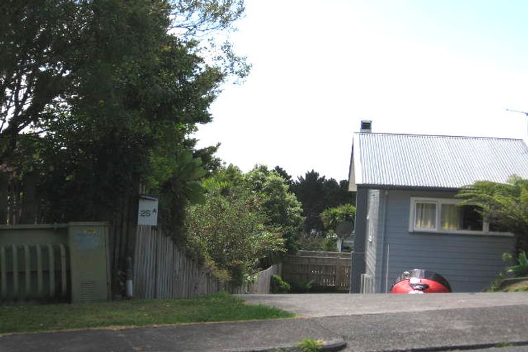 Photo of property in 1/25 Holt Avenue, Torbay, Auckland, 0630