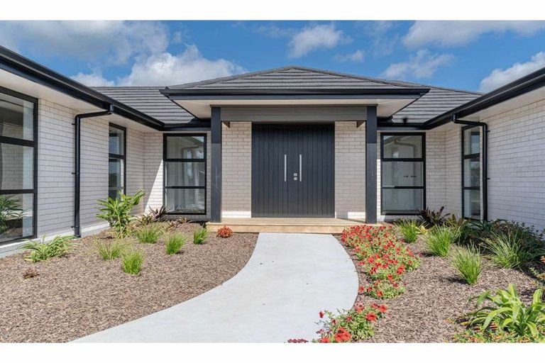 Photo of property in 11 The Lakes Drive, Kerikeri, 0230