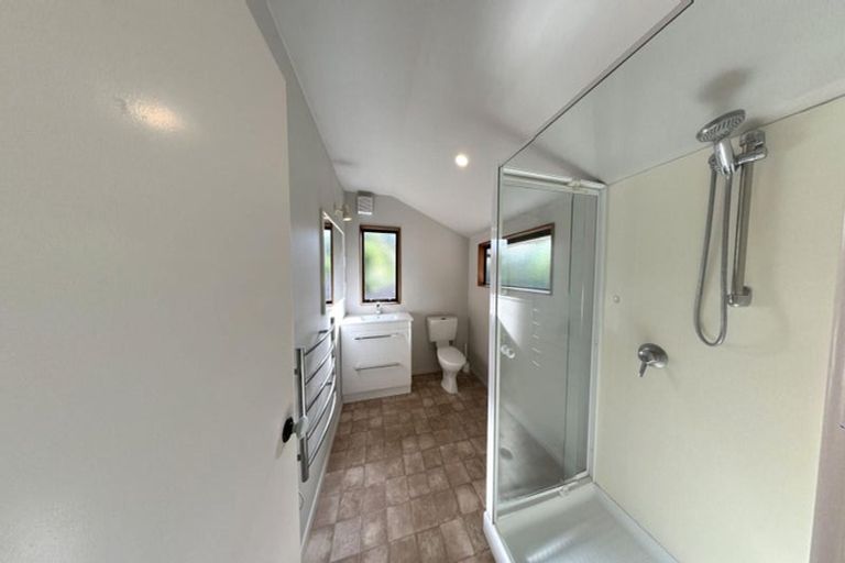 Photo of property in 24 Manu Grove, Waikanae, 5036