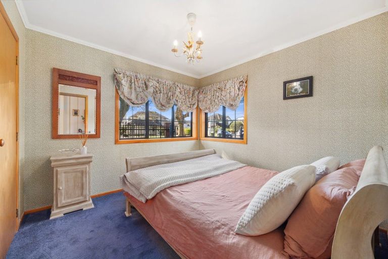 Photo of property in 36 Oakwood Grove, Eastern Beach, Auckland, 2012