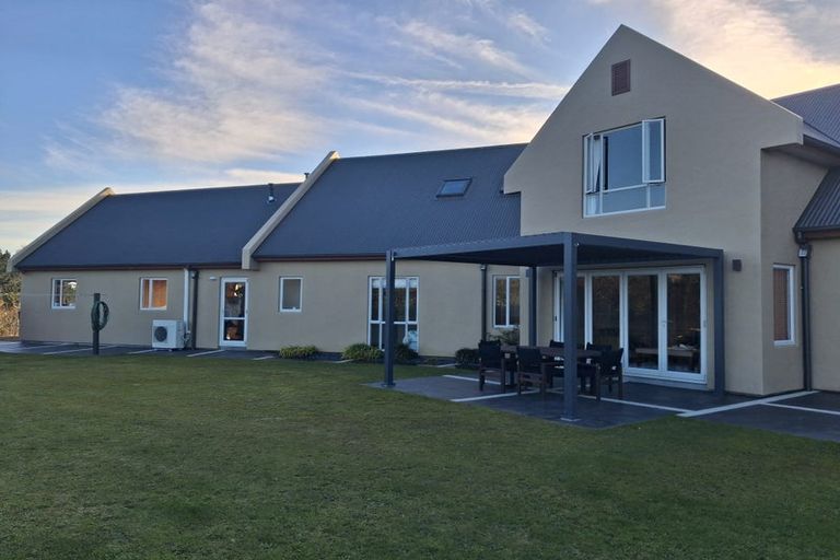 Photo of property in 253 Ngahere Park Road, Turitea, Palmerston North, 4472