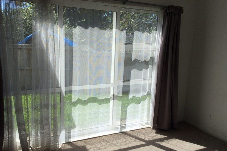 Photo of property in 1/10 School Road, Te Atatu South, Auckland, 0610