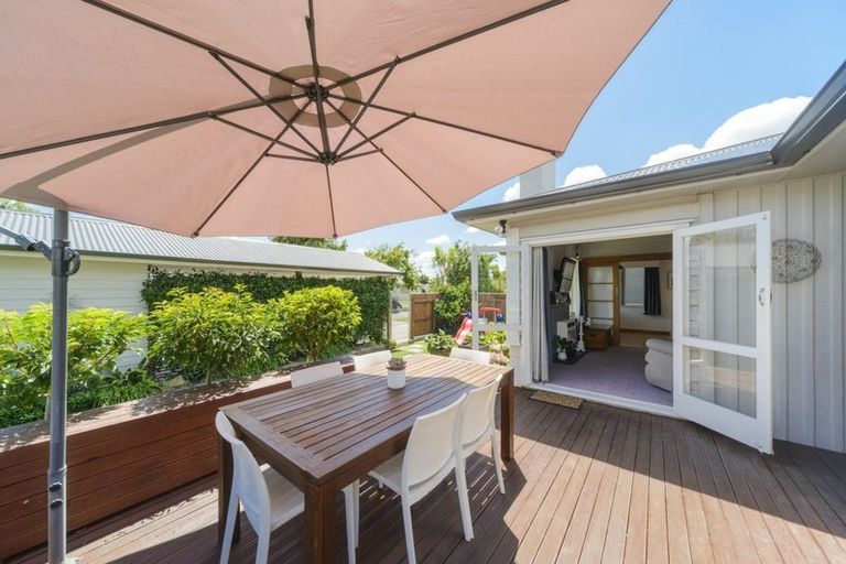 Photo of property in 22 Akaroa Avenue, Awapuni, Palmerston North, 4412