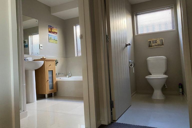 Photo of property in 10a Phoenicia Court, The Gardens, Auckland, 2105